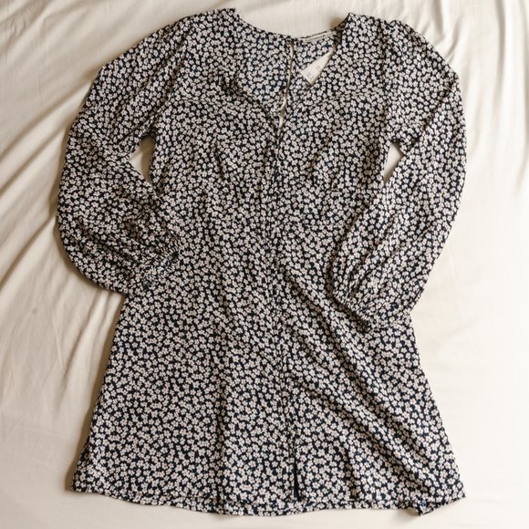Abercrombie & Fitch Dresses & Skirts - NWT Abercrombie & Fitch Floral Dress Size L